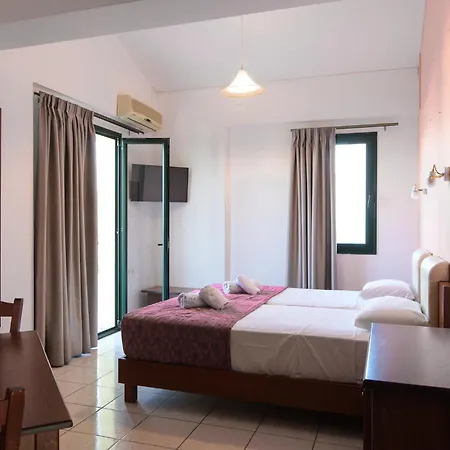 Ariadni Palace מלון דירות 2*